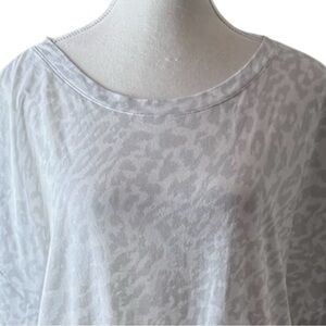 Calvin Klein Jeans XL Gray Animal Print Tie Front Short Sleeve Top